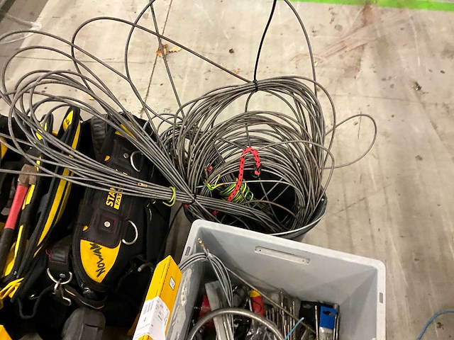 Partij handgereedschappen & installatie materiaal - afbeelding 4 van  4
