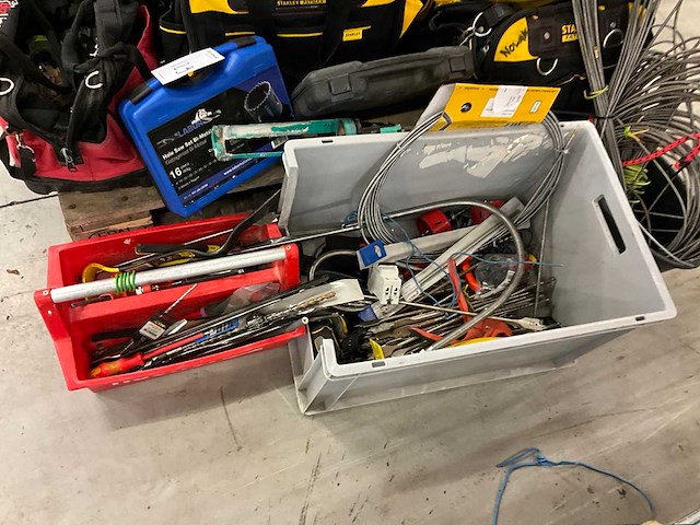 Partij handgereedschappen & installatie materiaal - afbeelding 3 van  4