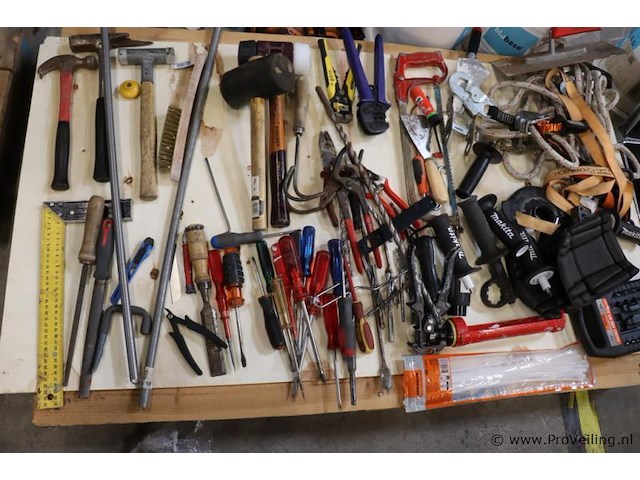 Partij handgereedschappen o.a. schroevendraaiers, hamers, tangen & beitels - afbeelding 1 van  6