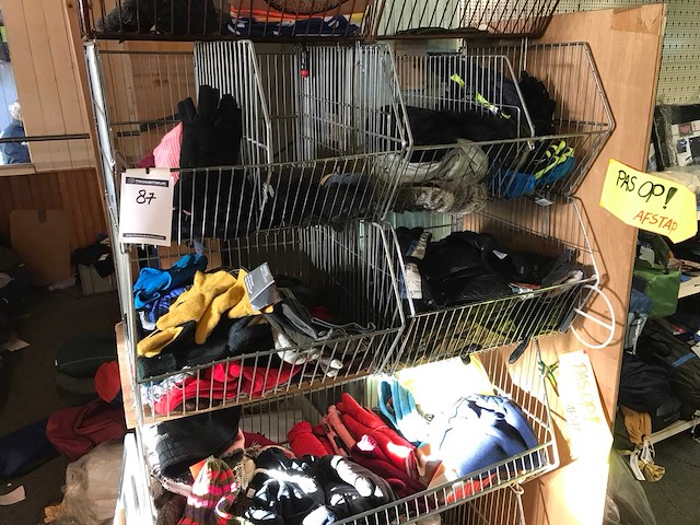 Partij handschoenen en mutsen - afbeelding 1 van  7