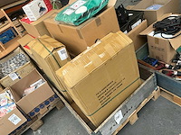 Partij handschoenen en overalls - afbeelding 1 van  9