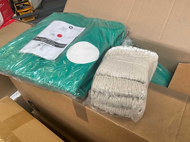 Partij handschoenen en overalls - afbeelding 9 van  9