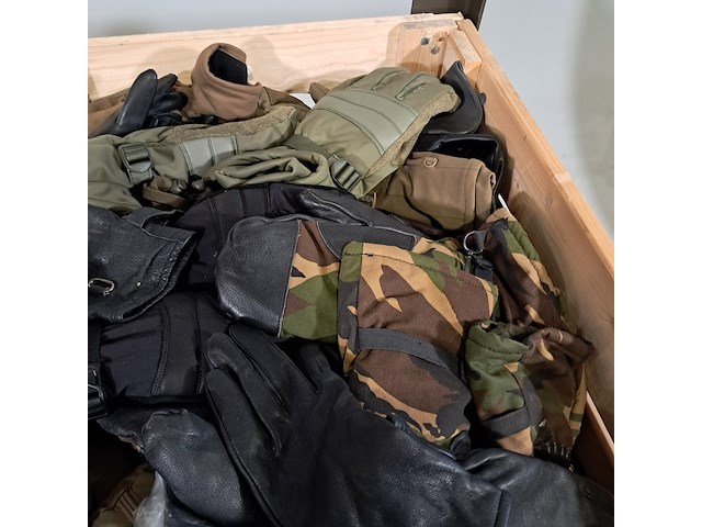 Partij handschoenen - afbeelding 7 van  7