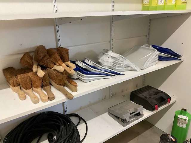 Partij handvegers en blikken - afbeelding 1 van  4