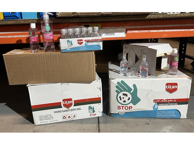 Partij handverzorgingsmiddelen w.o. titan - afbeelding 1 van  5