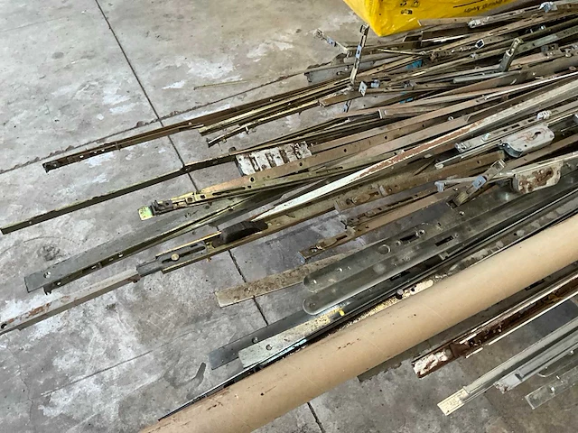 Partij hang- en sluitwerk - afbeelding 3 van  7