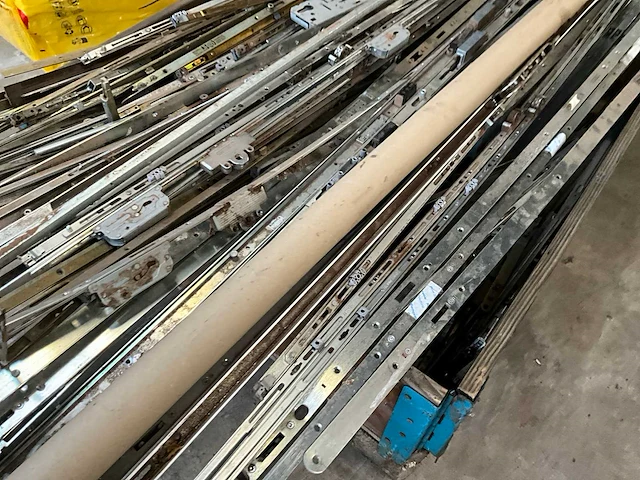 Partij hang- en sluitwerk - afbeelding 4 van  7