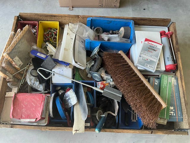 Partij hang en sluitwerk en divers - afbeelding 1 van  5