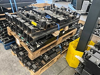 Partij hanging en stacking brackets - afbeelding 1 van  7