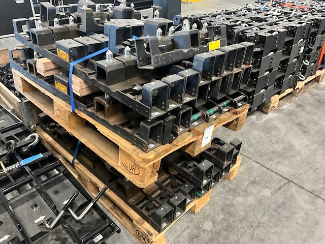 Partij hanging en stacking brackets - afbeelding 2 van  7