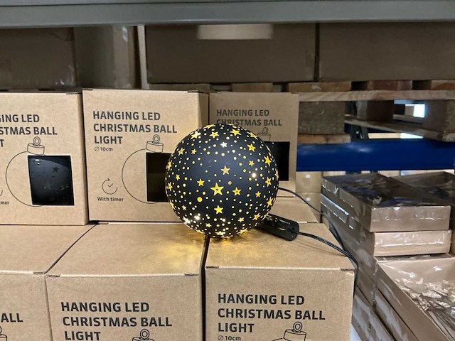 Partij hanging led christmas ball light ø10cm with timer (41x) - afbeelding 1 van  4