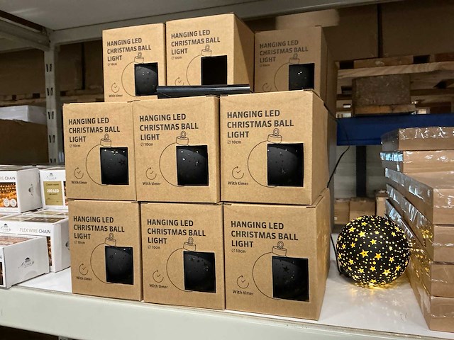 Partij hanging led christmas ball light ø10cm with timer (41x) - afbeelding 2 van  4