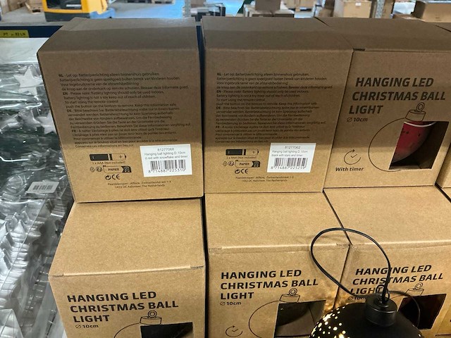Partij hanging led christmas ball light d10cm with timer black&red (50x) - afbeelding 4 van  4
