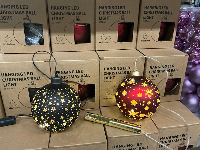 Partij hanging led christmas ball light d10cm with timer black&red (50x) - afbeelding 1 van  4
