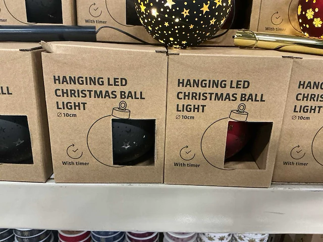 Partij hanging led christmas ball light d10cm with timer black&red (50x) - afbeelding 3 van  4