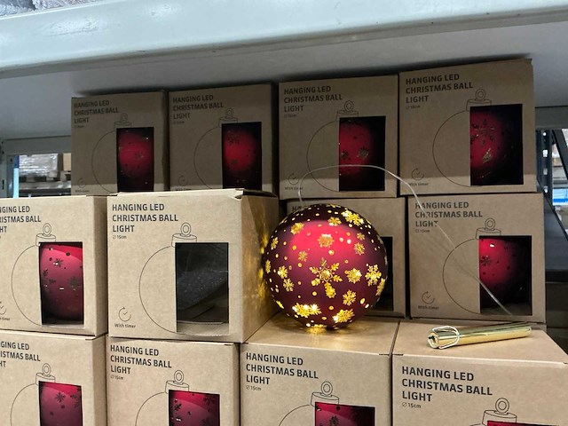 Partij hanging led christmas ball light d15cm red with snowflake and timer (42x) - afbeelding 1 van  1