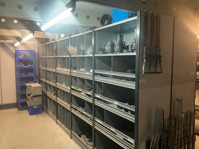 Partij hard pvc in 5 secties stelling - afbeelding 1 van  28