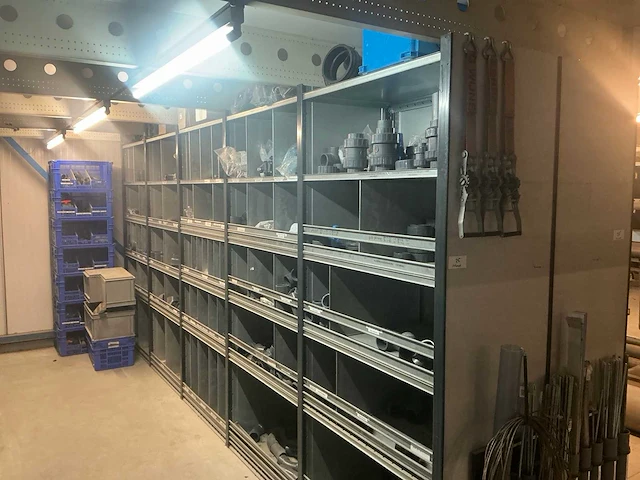 Partij hard pvc in 5 secties stelling - afbeelding 1 van  28
