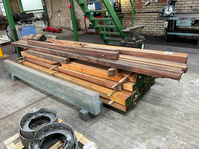 Partij hardhout - afbeelding 1 van  5