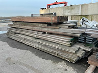 Partij hardhouten damwandplanken en palen - afbeelding 1 van  6