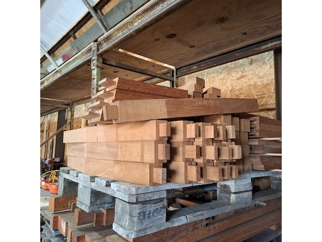 Partij hardhouten half fabricaten op 2x pallet - afbeelding 4 van  7