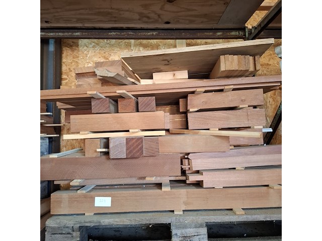 Partij hardhouten half fabricaten op 2x pallet - afbeelding 5 van  7