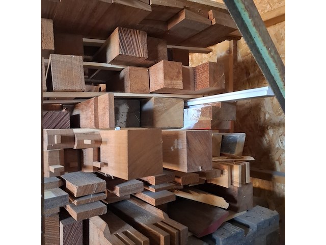 Partij hardhouten half fabricaten op 2x pallet - afbeelding 7 van  7