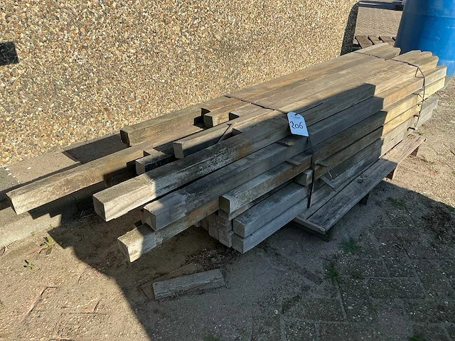 Partij hardhouten palen (50x) - afbeelding 1 van  5