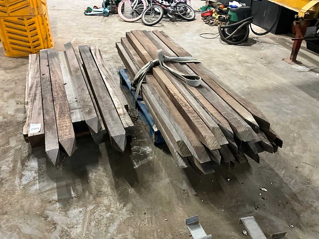 Partij hardhouten palen - afbeelding 3 van  3