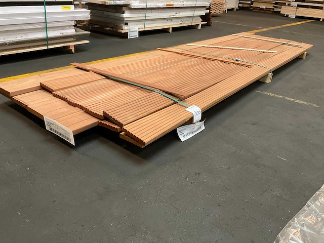 Partij hardhouten vlonderplanken - afbeelding 1 van  4