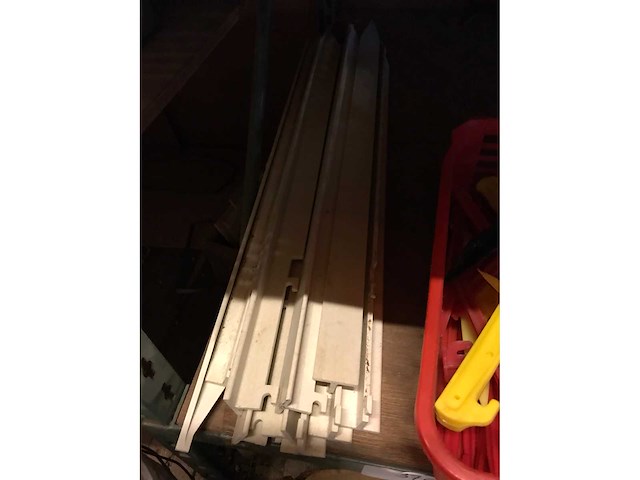 Partij haringen hout, kunststof en schroef - afbeelding 6 van  6