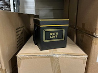 Partij hatboxes square ‘with love’ 16,5xh17cm black/gold (96x) - afbeelding 1 van  6