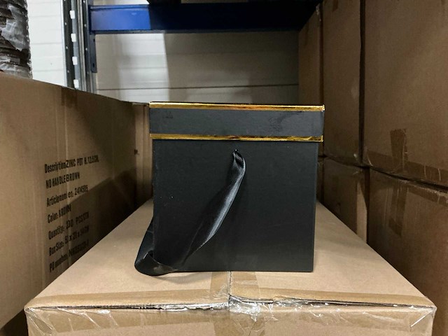 Partij hatboxes square ‘with love’ 16,5xh17cm black/gold (96x) - afbeelding 2 van  6