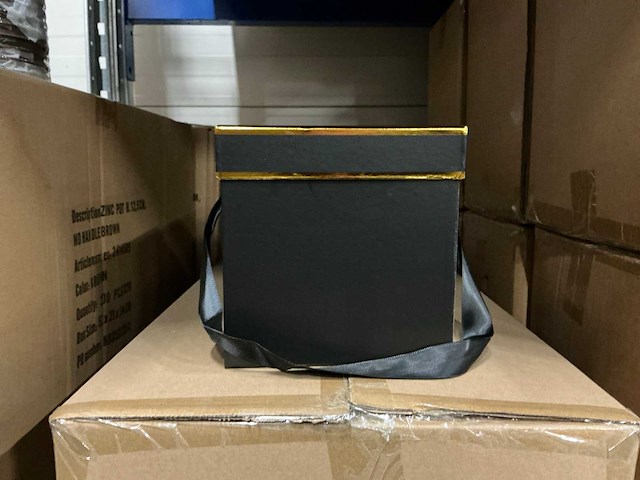 Partij hatboxes square ‘with love’ 16,5xh17cm black/gold (96x) - afbeelding 3 van  6