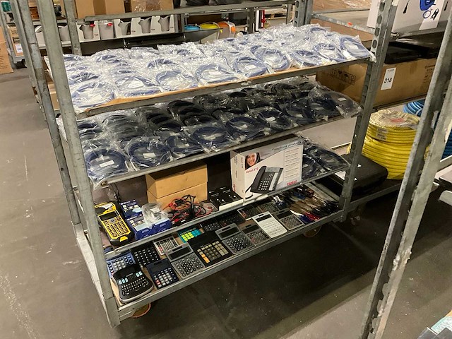 Partij hdmi kabels en kantoorartikelen - afbeelding 1 van  10