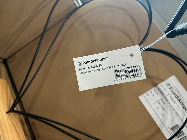 Partij heart on wooden base h45cm black iron (48x) - afbeelding 1 van  2