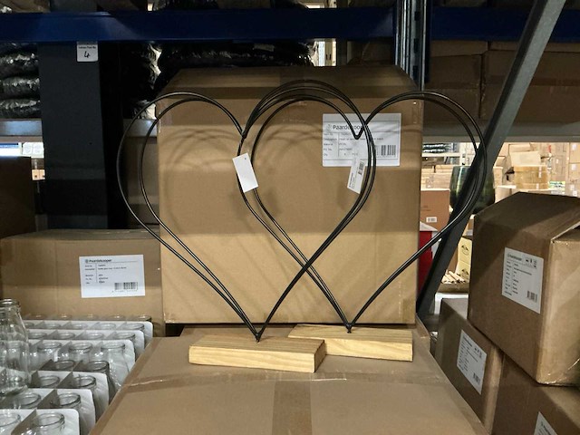 Partij hearts on wooden base h45cm black (42x) - afbeelding 1 van  5