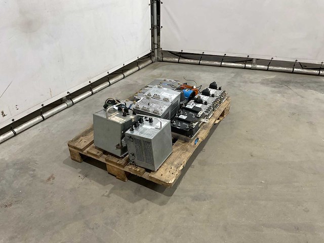 Partij heftruck onderdelen - afbeelding 1 van  9