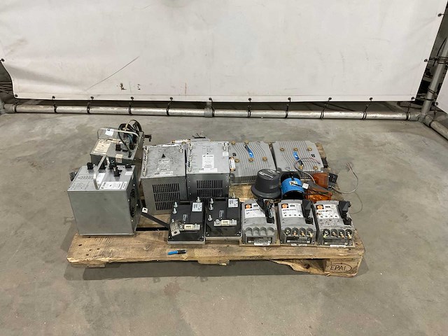 Partij heftruck onderdelen - afbeelding 2 van  9