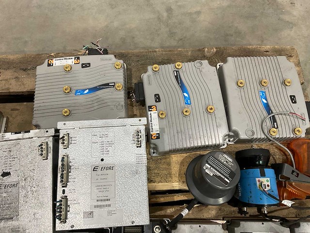 Partij heftruck onderdelen - afbeelding 3 van  9