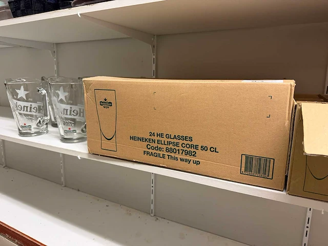 Partij heineken glazen en pitchers - afbeelding 1 van  5