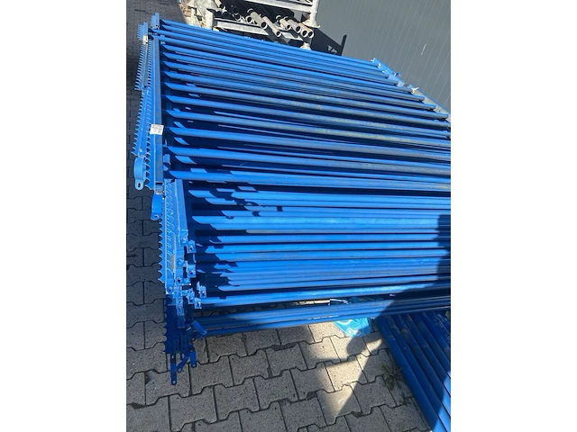 Partij hekwerk, blauw - afbeelding 2 van  8