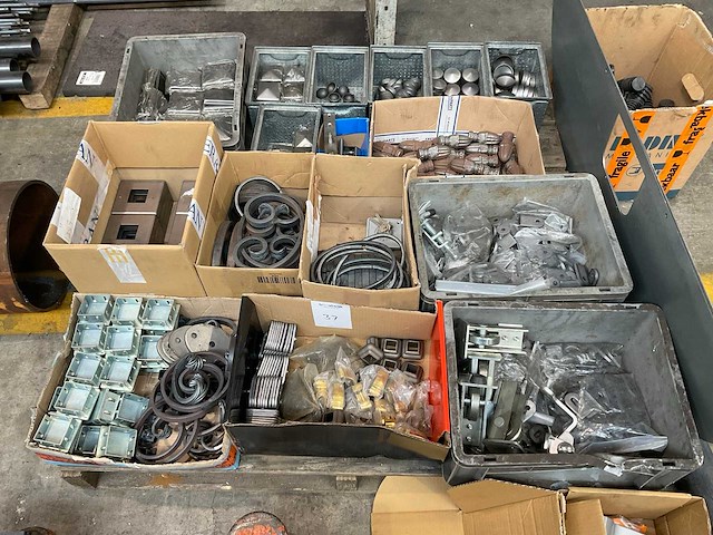 Partij hekwerk onderdelen - afbeelding 1 van  9