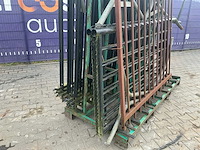 Partij hekwerk op glasbok - afbeelding 3 van  3