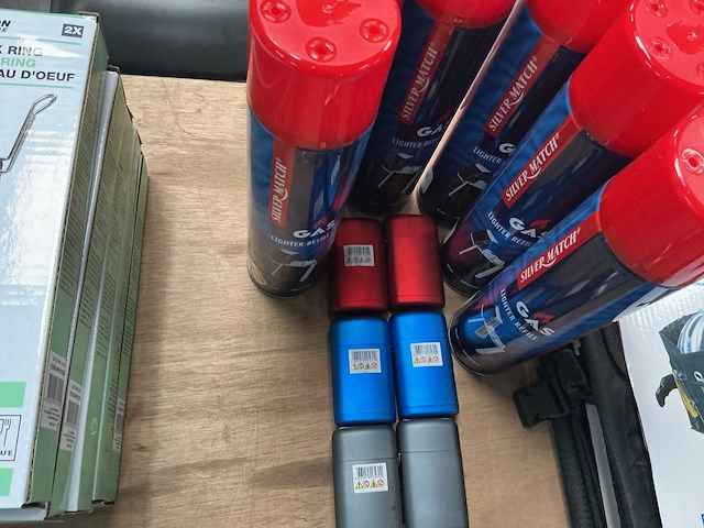 Partij hervulbare aansteker met vulgas - afbeelding 2 van  4