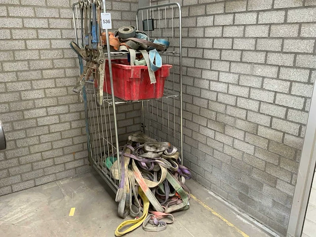 Partij hijs- en spanbanden in rolcontainer - afbeelding 1 van  4