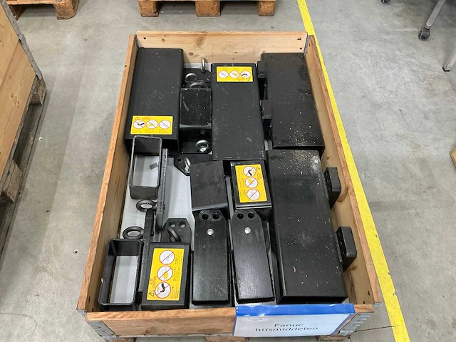 Partij hijsbalken t.b.v. fanuc robots - afbeelding 2 van  4