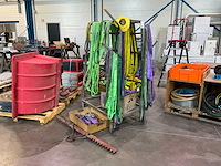 Partij hijsbanden met materiaalwagen - afbeelding 1 van  6