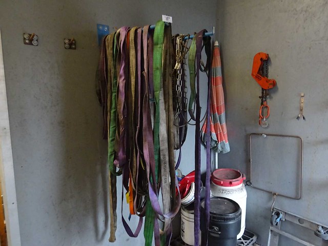 Partij hijsmateriaal - afbeelding 1 van  3