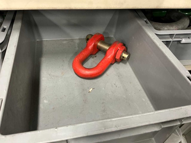 Partij hijsmiddelen in kast - afbeelding 6 van  19